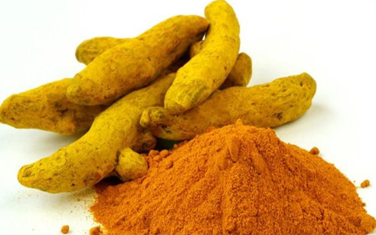 removing-pesticide-using-turmeric-powder